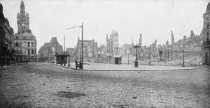 ドゥエー、1918年の遺跡と鐘楼 作： Unbekannt
