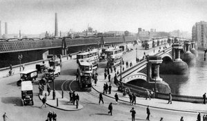 1926-1927年、ロンドンのブラックフライアーズにある2つの橋