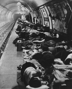 避難所に行った人々は新しい種類のナイトライフを始めました、1940年11月11日、1942年 作： Unbekannt