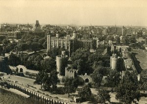 ロンドン塔。南からの概観、c1920。