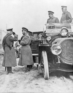1915年5月、ロシア戦線を訪れたニコラス2世皇帝