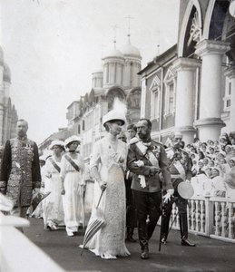 1913年、ロシアのロマノフの家の300周年記念式典で皇帝一家 作： Unbekannt