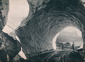 雪の中のトンネル、ホークリッド峠、1914年。 作： Unbekannt