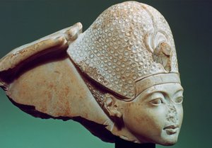 ブルークラウンを身に着けたツタンカーメン、紀元前14世紀 作： Unbekannt