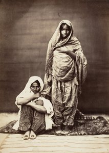2 人のインド人女性、1 人が着席、1860 年代。 作： Unbekannt