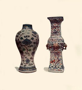 2つのエナメルを塗った磁器の花瓶、中国、15〜17世紀、1908年。