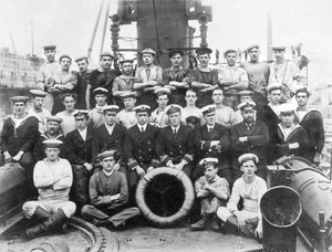イギリス : H.M.T.B.98 将校と船員たち、戦争の344日目 - c1915 作： Unbekannt
