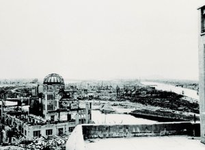 原爆炸裂後の広島市内の様子：農業展示場の廃墟 作： Unbekannt
