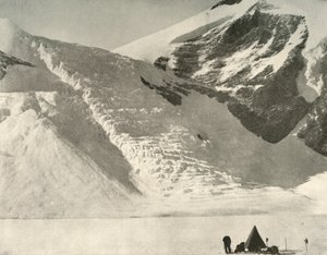 12月28日、西部党は大聖堂の岩で吊るされた氷河の下でキャンプをしました。1909年 作： Unbekannt