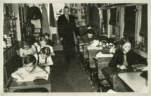 学校が子供たちに来るとき-旅行学校は完全に近代的な教育を提供します