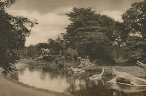 先史時代の獣が宮殿の敷地の湖のそばに潜む場所、c1935。 作： Unbekannt