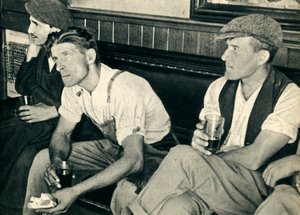 チャーチル氏に耳を傾けた英国の旅館の労働者、1942年。 作： Unbekannt