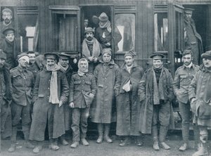 基地病院に向かう途中で負傷したイギリス軍、c1914 作： Unbekannt