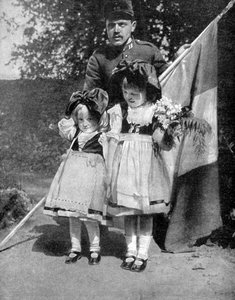 1915年の第一次世界大戦、フランスの兵士と伝統的な衣装を着たアルザスの子供たち 作： Unbekannt