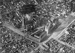 ドイツの砲撃後のイープル、第一次世界大戦、1914-1918、c1920 作： Unbekannt