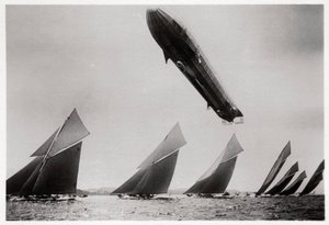 ツェッペリン型飛行船LZ11ヴィクトリアルイーズ飛行中、ドイツ、キールレガッタ、1932年1933年