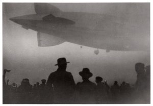 ツェッペリンLZ 126、霧の中で昇順、c1924-1933 1933 作： Unbekannt