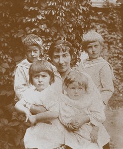 1920年代の彼女の子供たちとのZinaida Serebriakova 作： Unbekannt