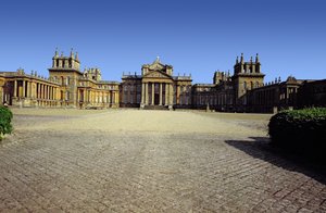 ジョンヴァンブラー（1664-1726）とニコラスホークスムーア（1661-1736）が1705年から1722年にかけてイギリス、オックスフォードシャー州で建てたブレナム宮殿の外観 作： Unbekannt Unbekannt
