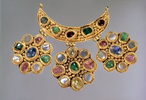 三日月形のネックレス、ペンダント、半貴石、モスクワ、14世紀後半または15世紀初頭 作： Unbekannt Unbekannt