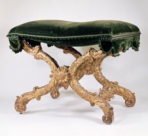 フレンチリージェンシー（1700-1720）Xフレームスツール、布張りのシート、葉、フレームモチーフのある金箔の交差点にあるヒマワリ