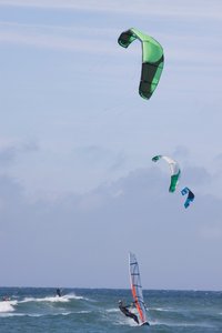 ドイツ、シュレースヴィヒホルシュタイン州、ズィルト島、パラシュートサーフィン、海の波のウィンドサーファー 作： Unbekannt Unbekannt