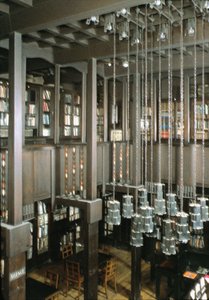 グラスゴー美術学校、図書館、スコットランド、英国のインテリア。チャールズ・レニー・マッキントッシュによって1897-1909年に建てられ、（1868-1928） 作： Unbekannt Unbekannt