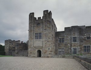 エドウィン・ルティエンス卿（1869-1944）によって設計されたドロゴ城の正面玄関1910-30 作： Unbekannt Unbekannt