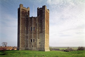オーフォード城、砦の外観（1165-72）、サフォーク、イギリス