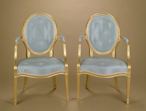 アダムの楕円形の金メッキのカーバーチェアのペア、青の布張り、c.1780 作： Unbekannt Unbekannt