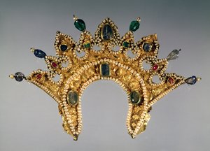 ロシアのダイアデム、真珠と半貴石をあしらった金、17世紀初頭 作： Unbekannt Unbekannt