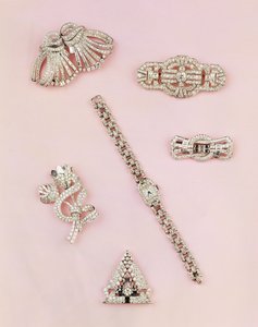 ダイヤモンドジュエリーの選択：バゲットとマーキス型のダイヤモンドスプレーブローチ。アールデコダイヤモンドクリップ。パネルダイヤモンドブローチ;レディース長方形ケースダイヤモンド時計