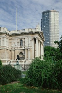 テートブリテン、1897年に開業