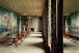 アングルシー、プラスニューディッドのダイニングルーム、レックスウィスラー（1905-44）1936による壁画の展示