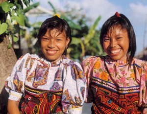 2つのCunaインドの女の子（写真）