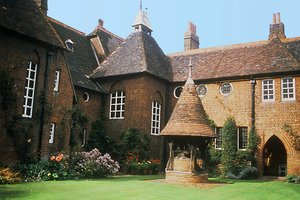1859年にフィリップウェッブが建築家としてウィリアムモリス（1834-96）によって設計されたベクスリーヒースの赤い家の外観の外観 作： Unbekannt Unbekannt