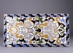 ナスル朝の陶器クエルダセカタイルパネル、織り交ぜられたアラベスクとパルメットのデザイン、14世紀後半または15世紀 作： Unbekannt