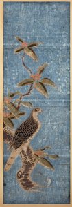 青い背景に南天の枝に止まった鷹を描いた石造り絵