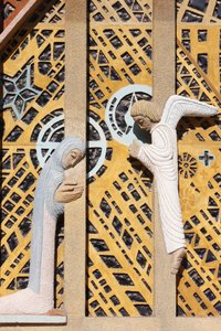 Raymond Vaillant設計のNotre-Dame de Consolation教会の受胎告知彫刻（フランス、Hyeres