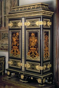 寄木細工の装飾が施された戸棚、アンドレ・シャルル・ブール（1642-1732）、パリ、17世紀後半（黒檀と青銅）