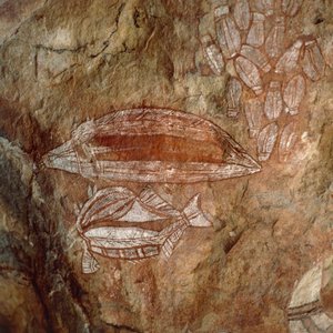 オーストラリア、ノーザンテリトリー、アーネムランド、カカドゥ国立公園、Nourlangie Rock、アボリジニの岩絵 作： Benjamin Baud