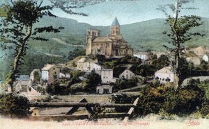 オーヴェルニュ、ピュイ＝ド＝ドーム（63）、サン・ネクテール（Saint-Nectaire）：村と教会の風景、19世紀後半から20世紀初頭 - ポストカード 作： William M. Timlin