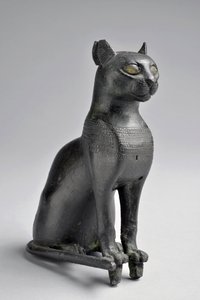 バステトブロンズ像（金属製）。低エポック期（前750-332）エジプト - 寸法：cm 13 - マルセイユ、地中海考古学博物館蔵、在庫番号735