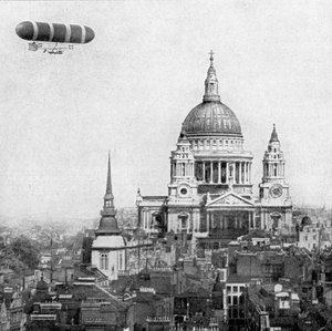 セント・ポール大聖堂を回る英軍飛行船