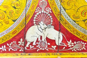 木に描かれた仏画、目の錯覚、頭が一つしかない象と牛、ドワ寺院、岩窟寺院、バンダラウェラ、バドゥラ県、ウバ県、スリランカ、アジア