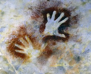アルタミラ洞窟で発見された洞窟壁画（写真）