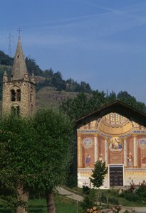 後期ルネッサンス様式の鐘楼を持つサン・レジェール教会（イタリア、アオスタ渓谷、アイマヴィーユ 作： William M. Timlin