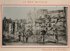 パリ・コミューン（1871年）：1871年5月、パリのロワイヤル通りの廃墟の様子。Pierre Pepetitの写真。厚紙にプリント、Dim.9x5,4 cm