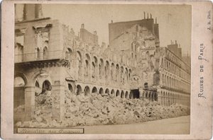 パリのコミューン：1871年5月、パリの大蔵省跡の風景。写真 J.R. Dim.16.3X10.8cm 作： Unbekannt