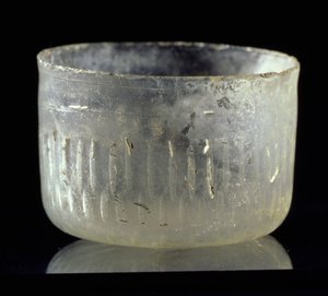 輪切り装飾付杯 シリアまたはエジプト イスラム時代・西暦900年頃（ガラス 作： Unbekannt
